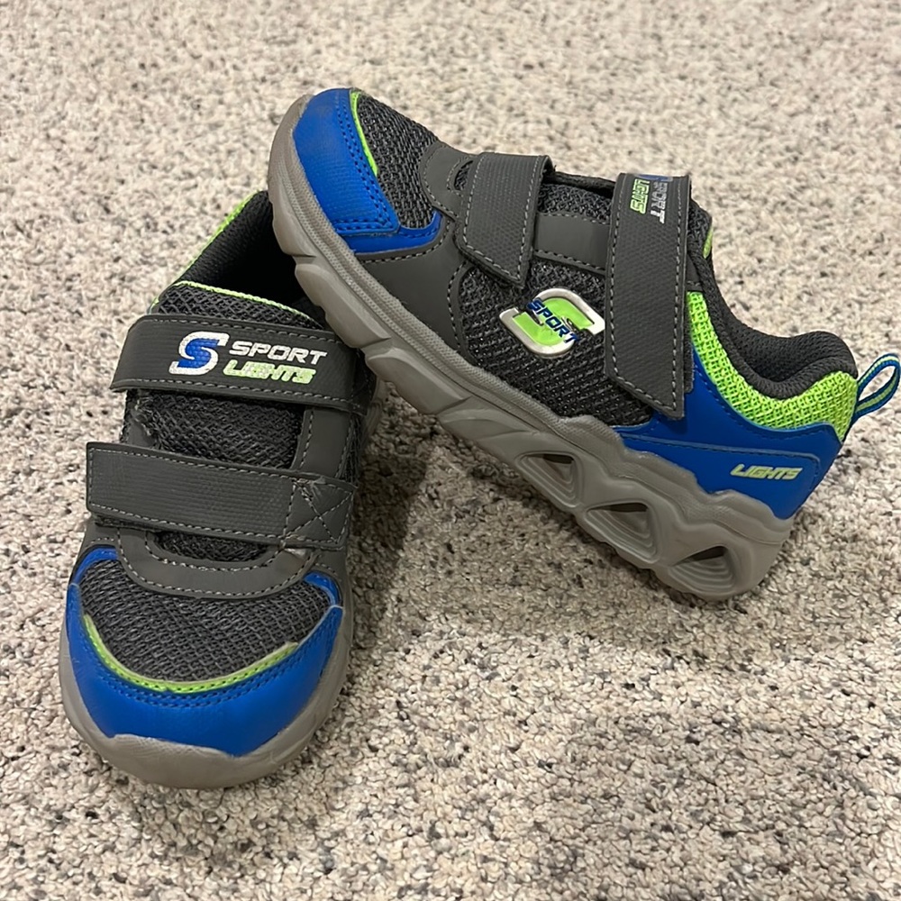 Boy size 11 Skechers sport sneakers with light in great condition.